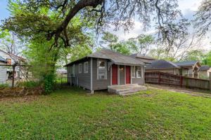 featured image of 709 E Houston St