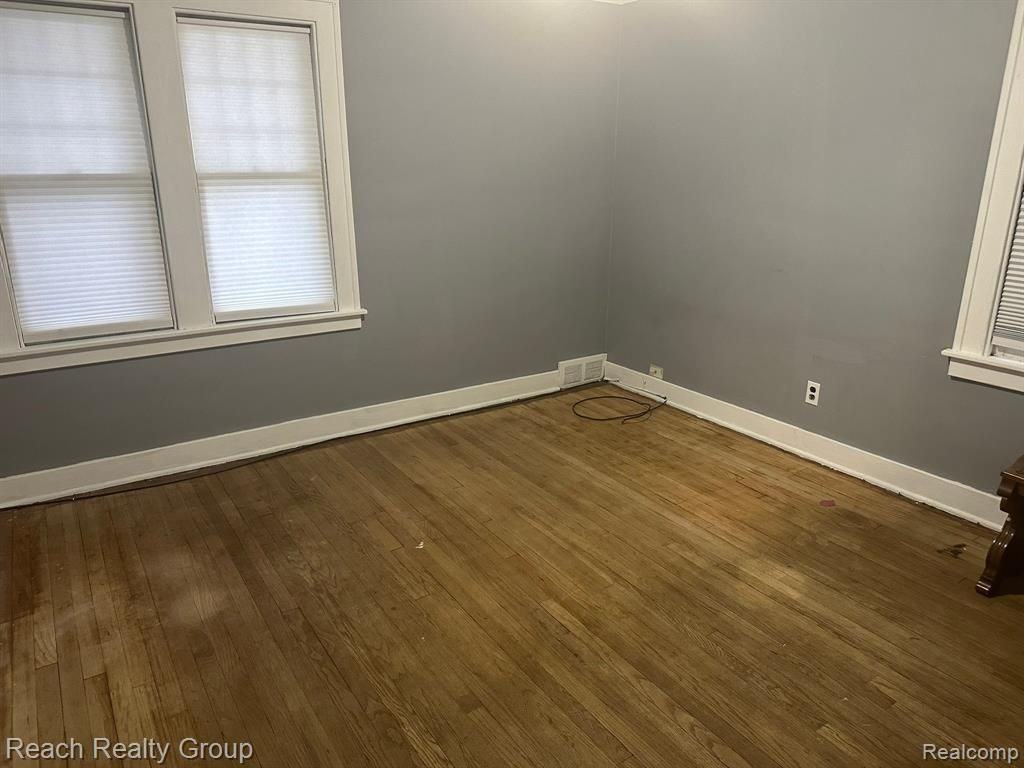 21662 Bennett St - Photo 7 of 9