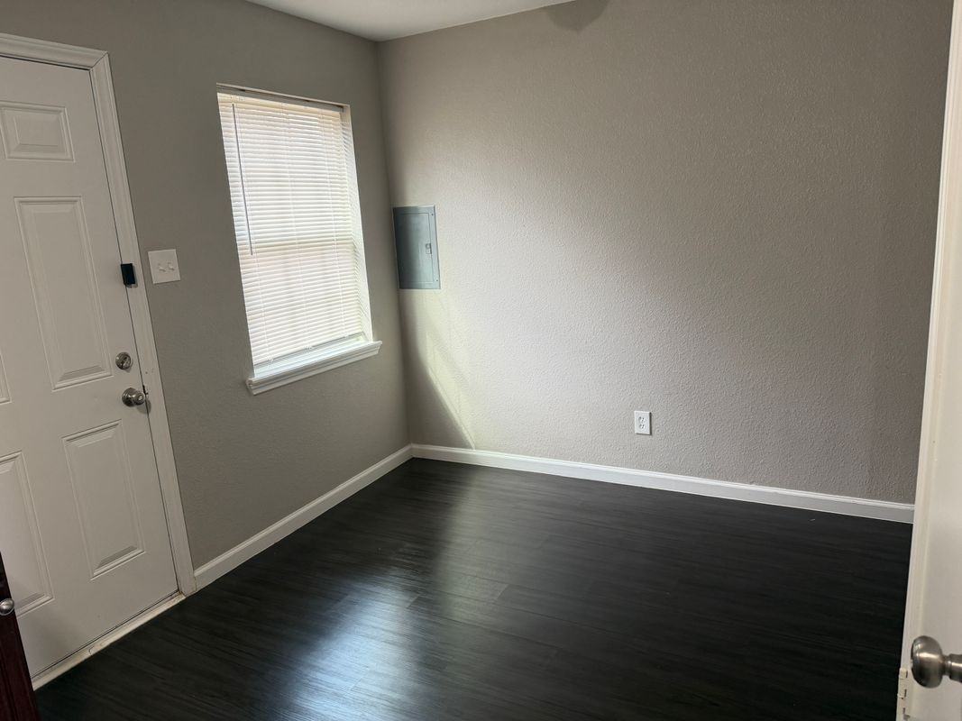 410 Conveyor Dr - Photo 2 of 8