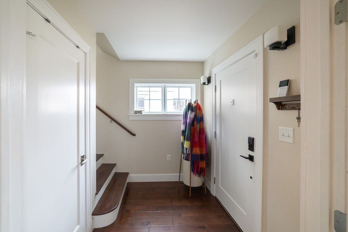 515 W Hays St - Photo 2 of 9