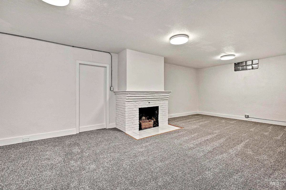 515 W Hays St - Photo 3 of 9