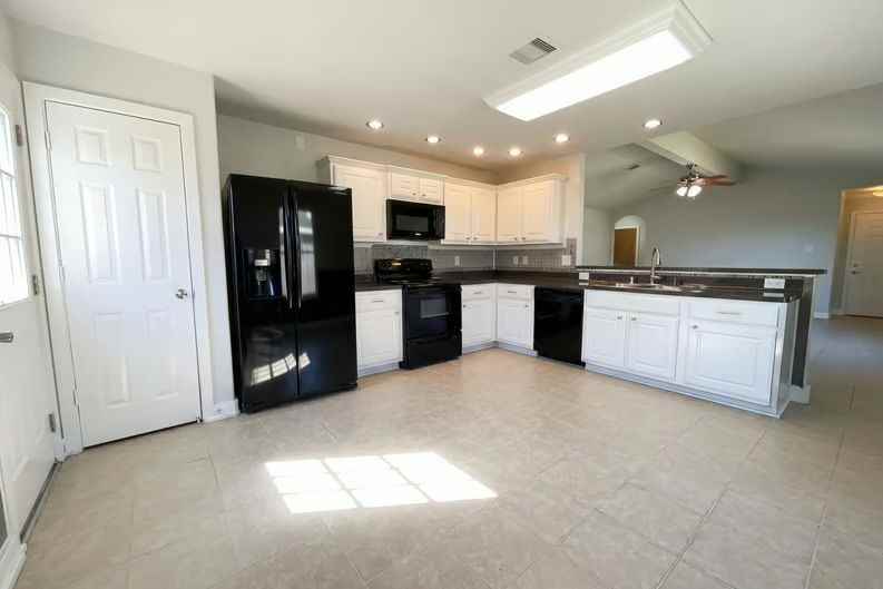 7016 Rosebud Hollow Ln - Photo 3 of 11