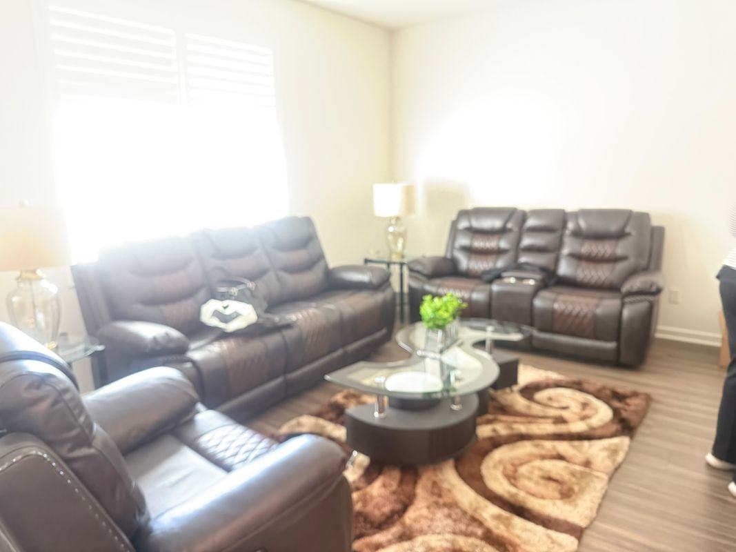 467 N Pinewood Ave - Photo 4 of 12