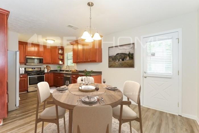 3321 Summer Wood Cir - Photo 4 of 19