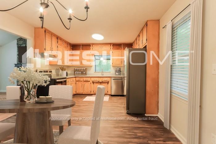 70 W Holly Ct - Photo 3 of 18