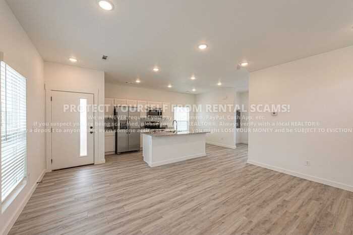 621 St Charles Pl - Photo 4 of 17