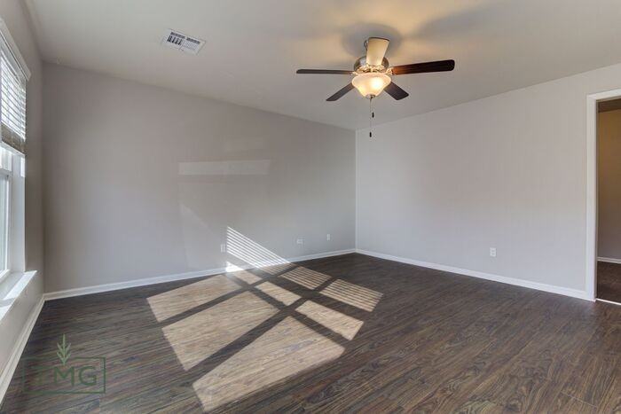 2516 E 6th St #2 - Photo 3 of 18