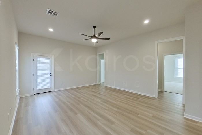 14010 Rosewell St - Photo 4 of 20