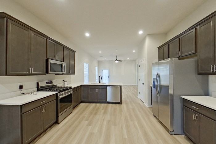 14010 Rosewell St - Photo 5 of 20