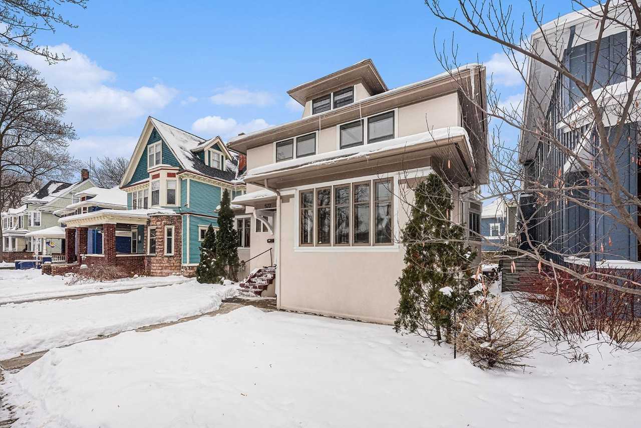 572 Madison Ave SE - Photo 3 of 11