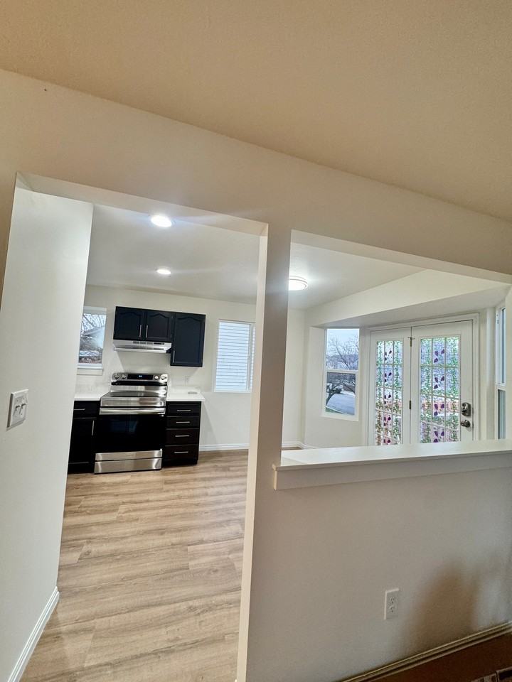 917 N Dorothea Way #NA - Photo 3 of 22