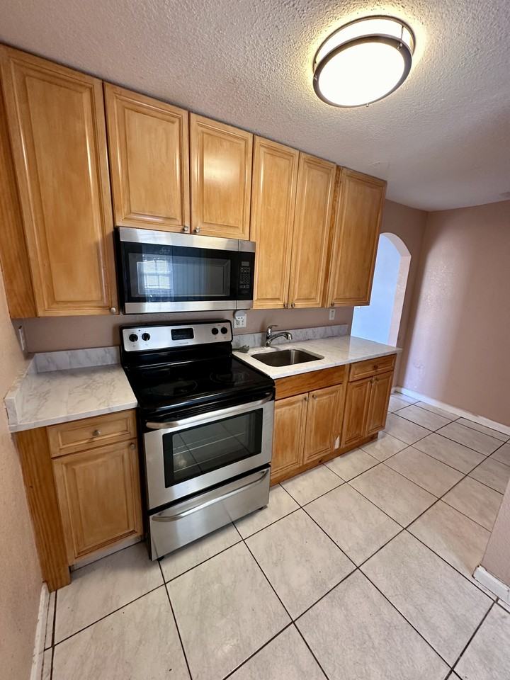 816 20th St #NA - Photo 7 of 13