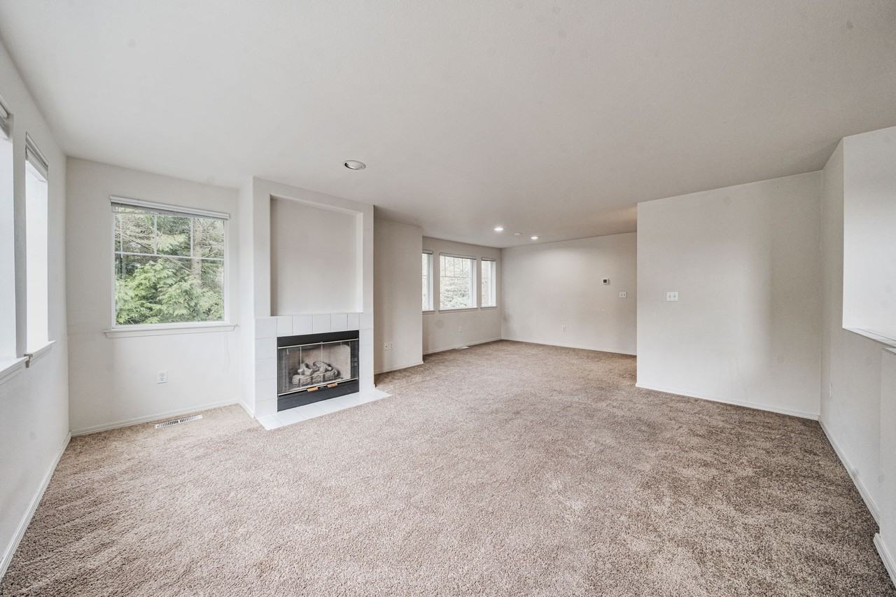 4714 Fairwood Blvd Ne #402 - Photo 4 of 15