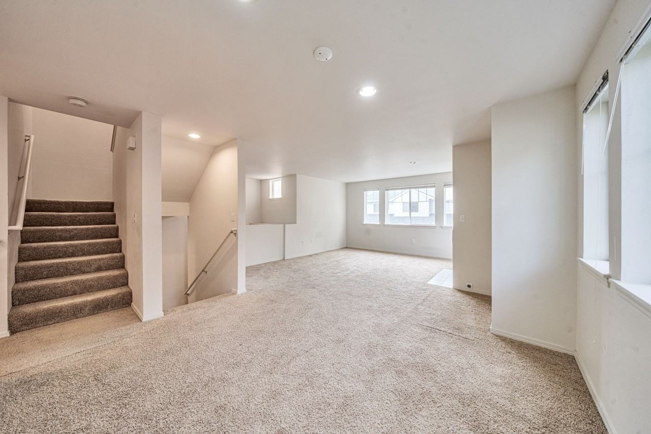 4714 Fairwood Blvd Ne #402 - Photo 5 of 15