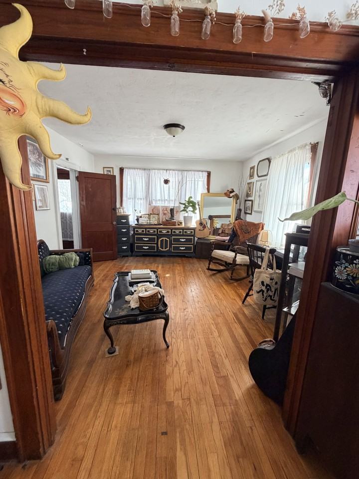 22 Cooley Ave #1stFL - Photo 5 of 20