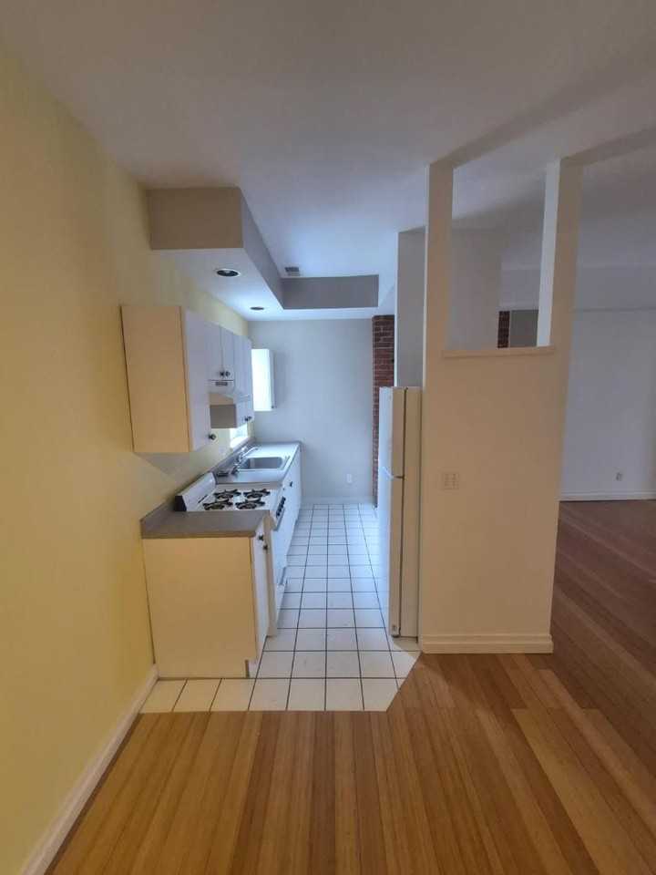 158 Park St - Photo 4 of 10