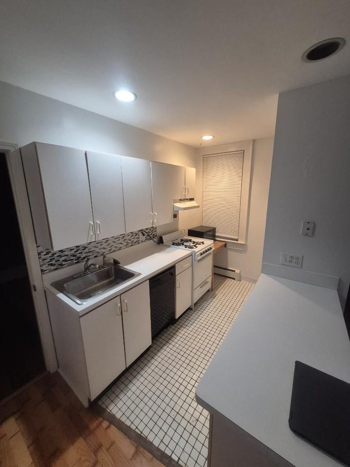 166 Park St - Photo 6 of 9