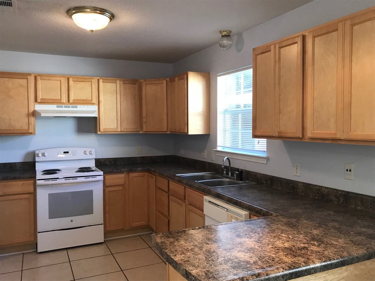 809 25th St #A - Photo 4 of 22