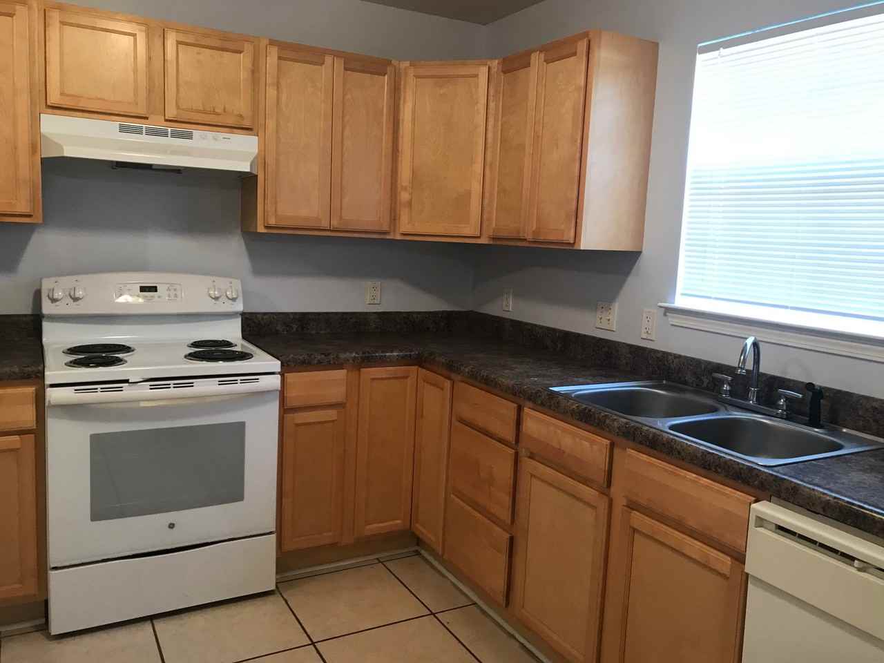 809 25th St #A - Photo 5 of 22