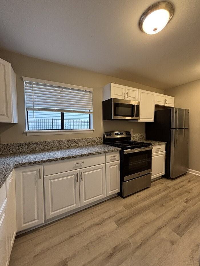 8483 Yadkin Cir #D - Photo 7 of 33