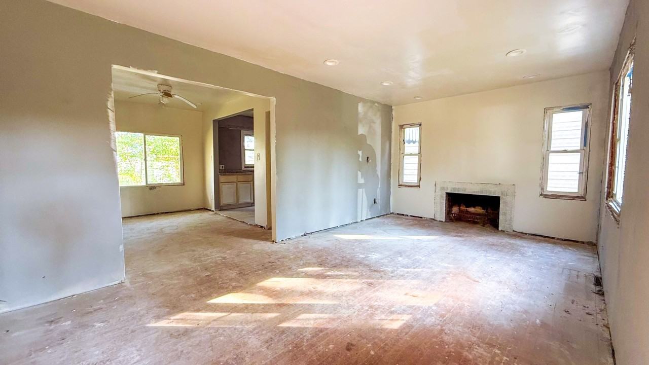 1145 Wright St - Photo 4 of 18