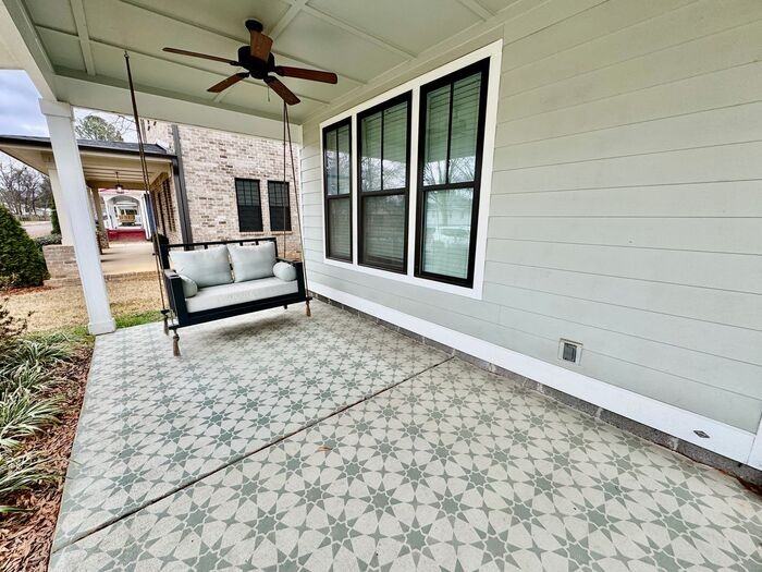 2813 8th Ave Sw - Photo 2 of 9