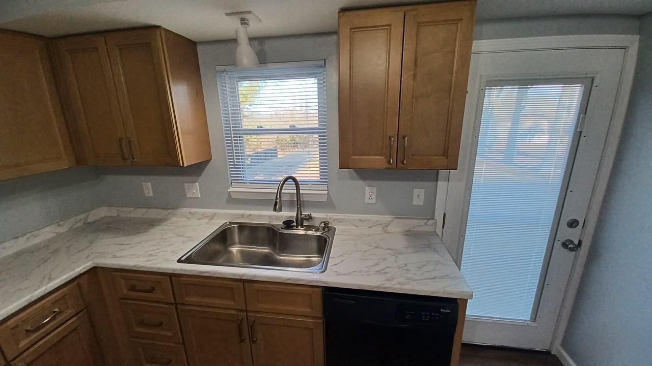 1836 Engle Dr #NA - Photo 5 of 31