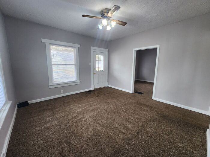 1436 Sycamore St - Photo 2 of 10