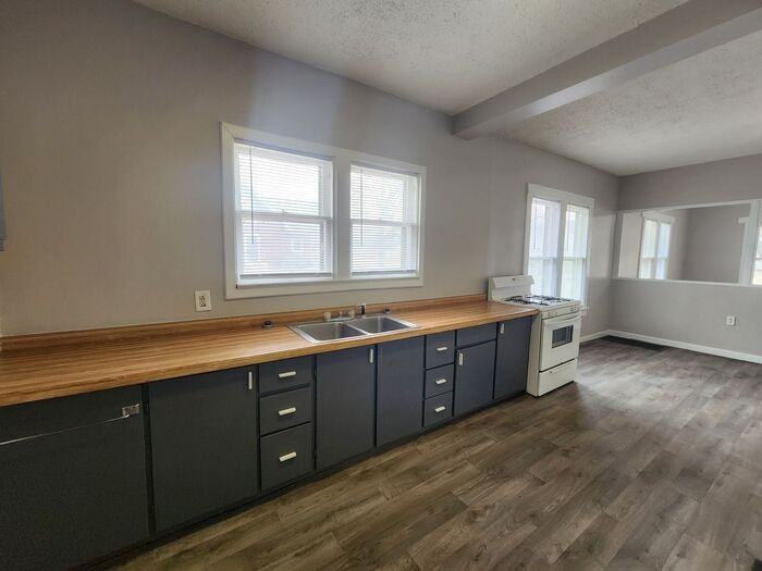 1436 Sycamore St - Photo 5 of 10