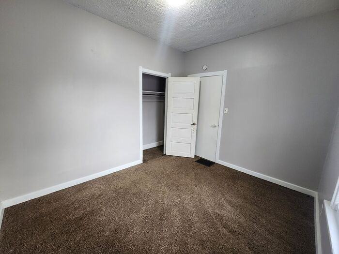 1436 Sycamore St - Photo 7 of 10