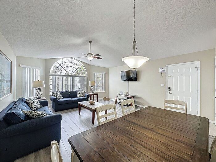 8716 Rain Forest Pl - Photo 4 of 36