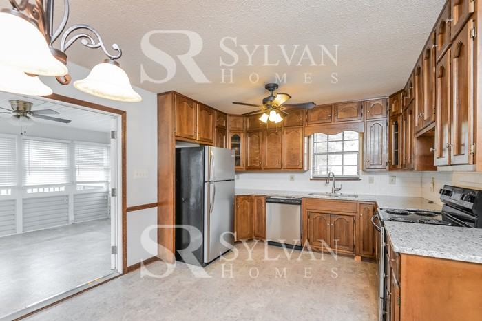 2132 Brewster Rd - Photo 6 of 17