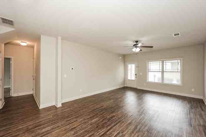 1029 Allegiance Dr - Photo 4 of 17