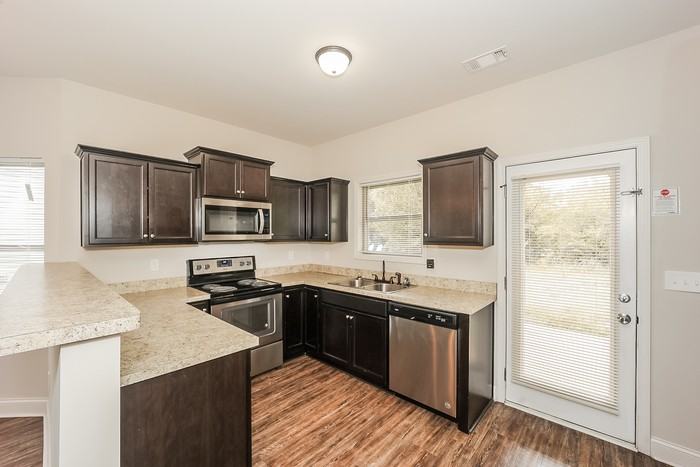 1029 Allegiance Dr - Photo 7 of 17