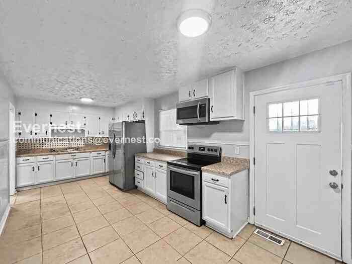 1244 Calhoun Ave - Photo 3 of 20