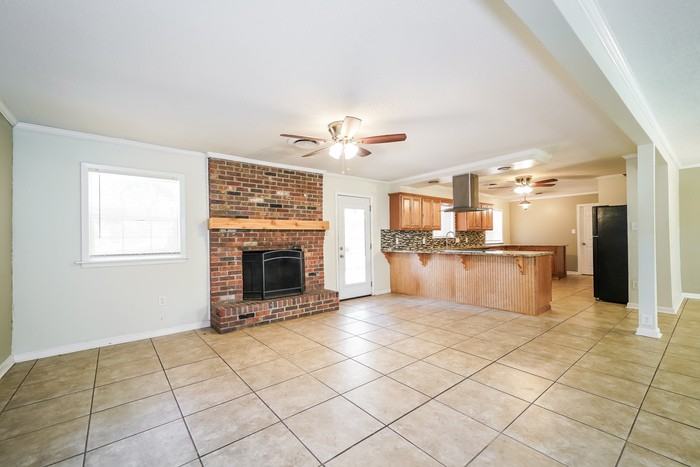 1215 Rockingham Dr - Photo 3 of 11