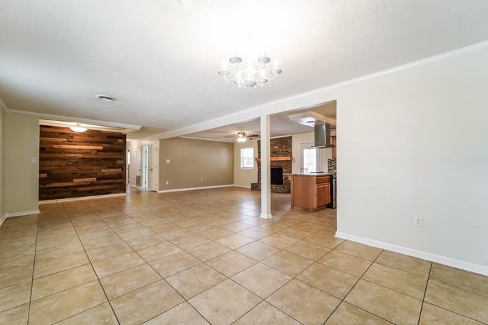 1215 Rockingham Dr - Photo 4 of 11