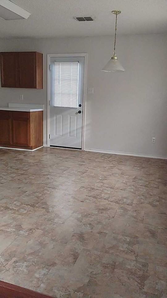 1721 Baxter Springs Dr - Photo 3 of 21