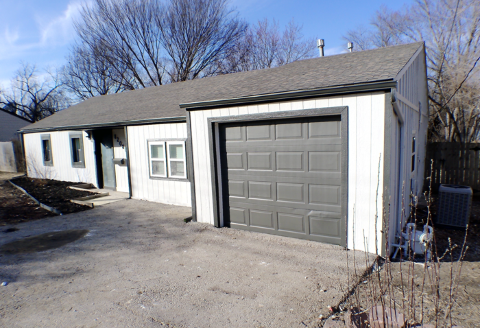 8208 W 81st St - Photo 4 of 16