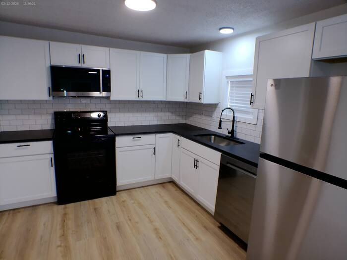 8208 W 81st St - Photo 7 of 16