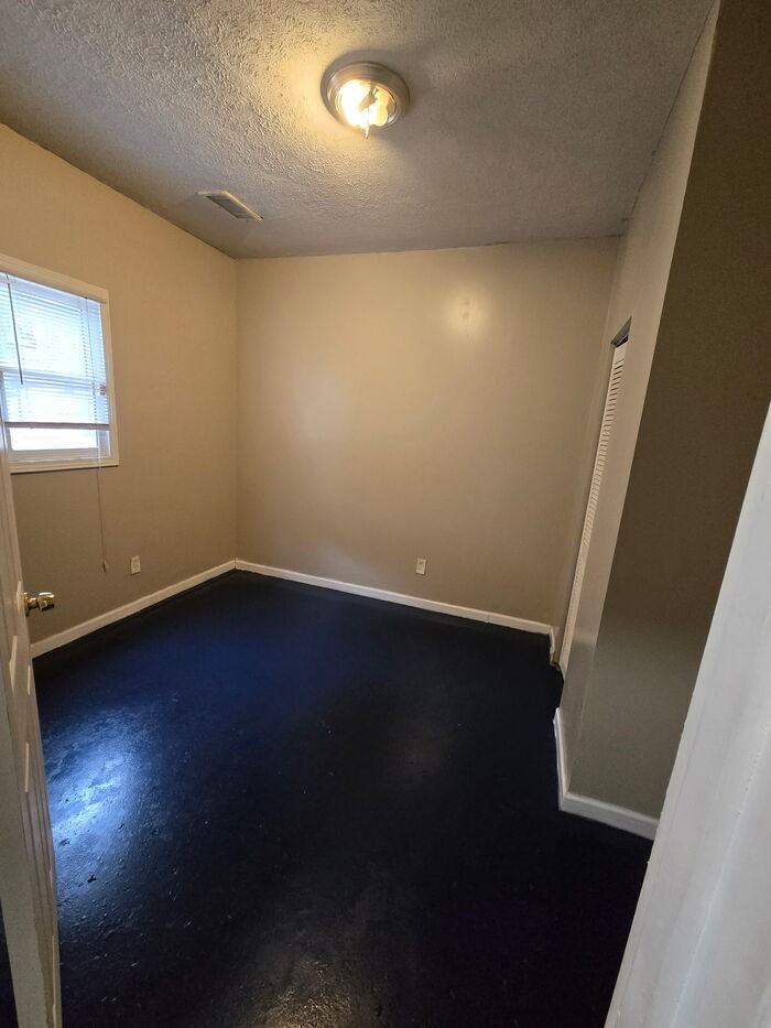 2070 Radford Ct - Photo 2 of 9