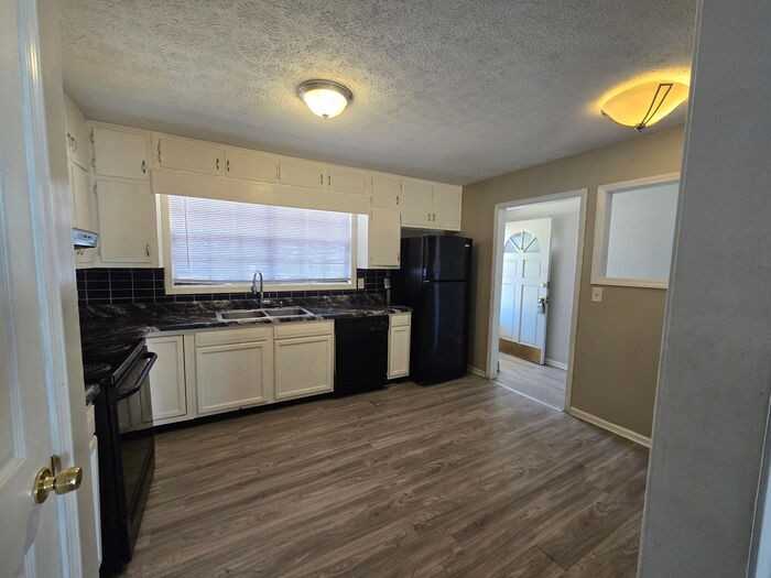 2070 Radford Ct - Photo 5 of 9