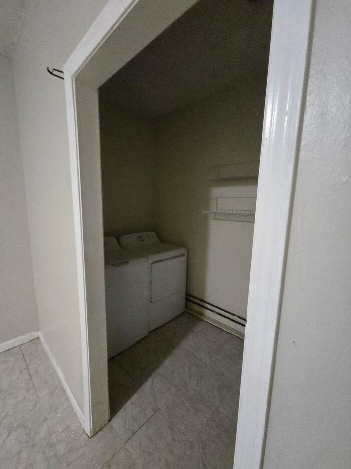 2070 Radford Ct - Photo 6 of 9