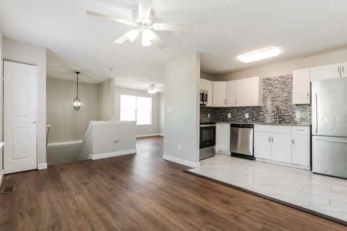 811 202nd St - Photo 6 of 14