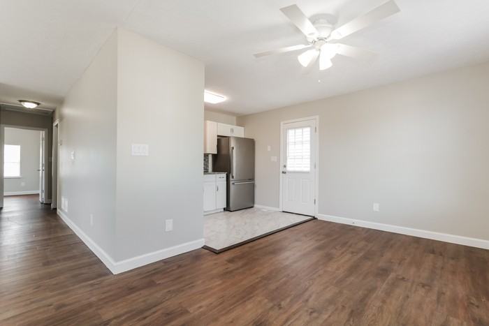 811 202nd St - Photo 7 of 14