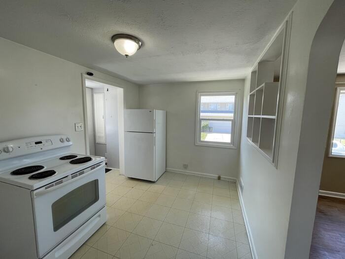 3595 S 500 E #R - Photo 4 of 17