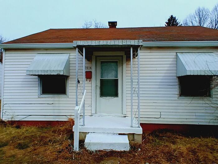 1614 W 18th St - Photo 2 of 25