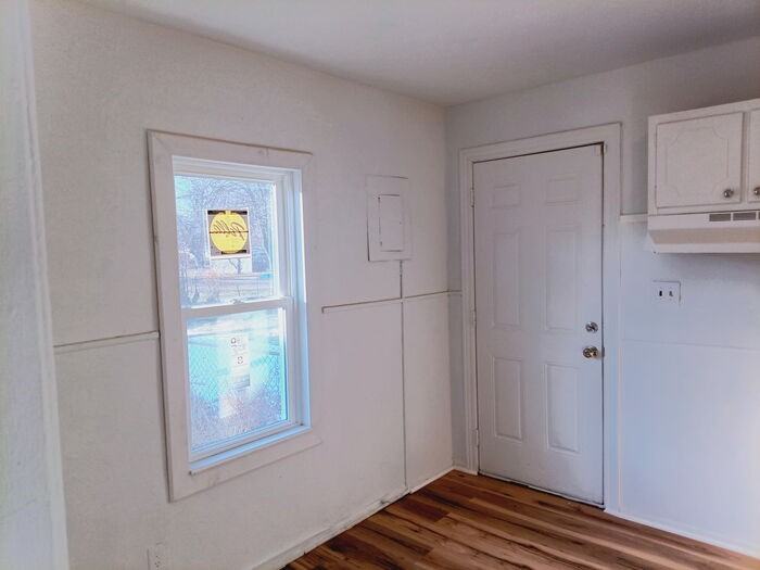 1614 W 18th St - Photo 3 of 25