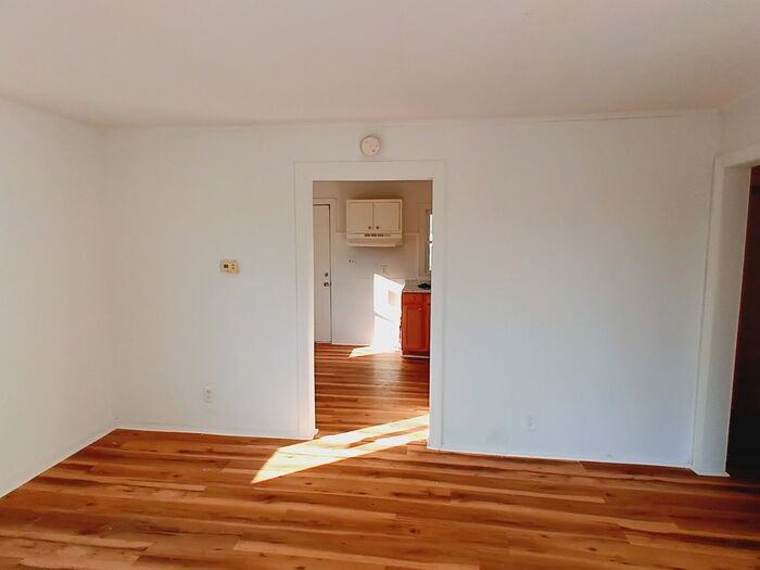 1614 W 18th St - Photo 7 of 25