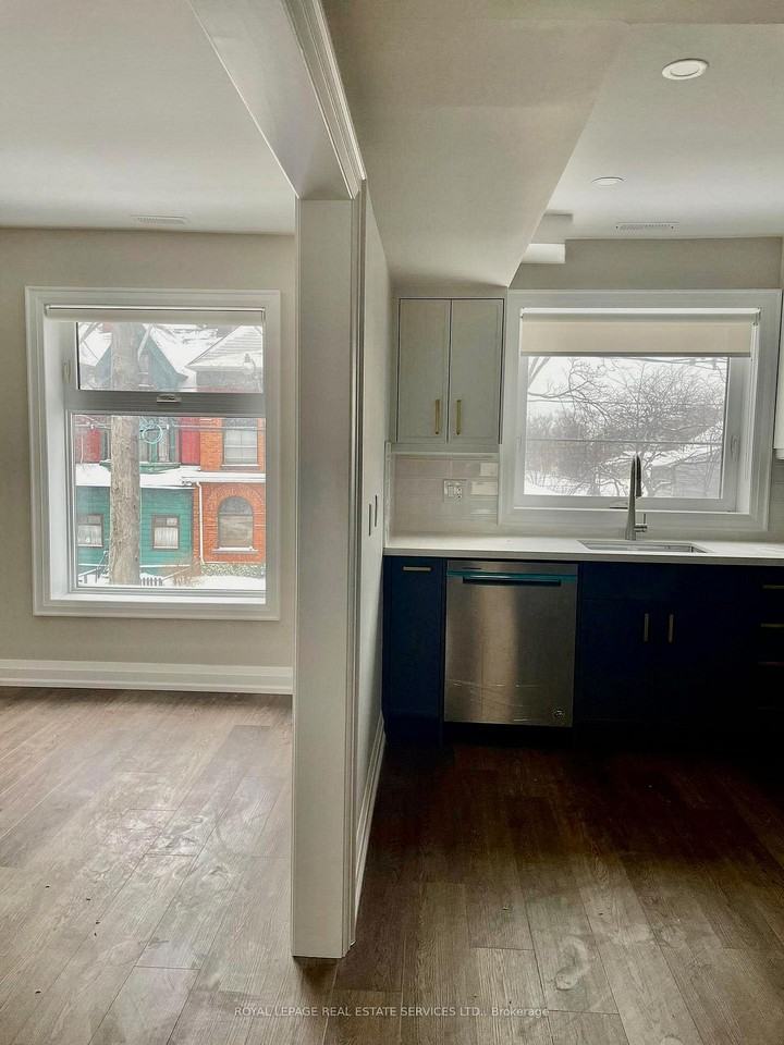 256 Annette Street - Photo 6 of 18